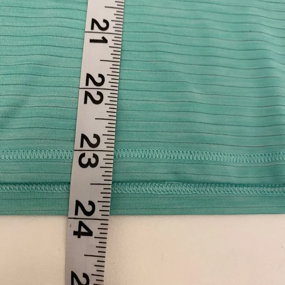 Women's Athleta Size Medium Round Neck Green Workout Short Sleeve T-Shirt Gym